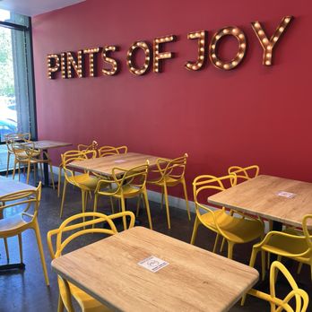 Pints Of Joy - Interior seating - Ice Cream & Frozen Yogurt Near Me - Fremont, California
