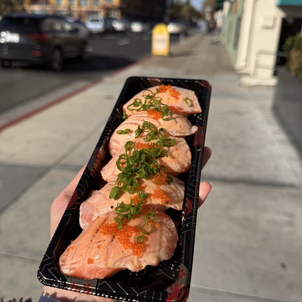 Salmon Aburi