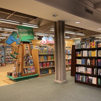 Barnes & Noble - Newspapers & Magazines Near Me - Long Beach, California