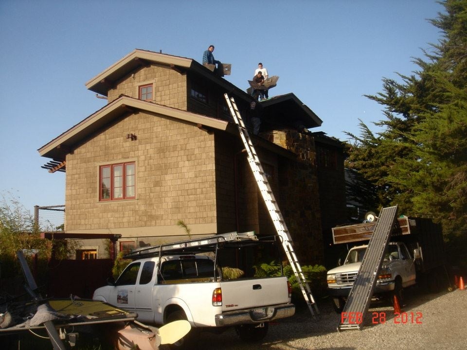 Slide of Mendez Roofing