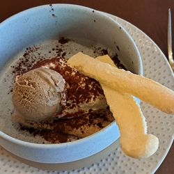 Le Moissonnier - Oliviers Tiramisu mit Mascarpone-Mousse, Arabica-Eis / Olivier's tiramisu, mascarpone mousse, Arabica ice cream. 2025 01 16 M1.