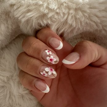 D"Nails Spa - Right hand looks good, left hand looks rushed. - Nail Salons Near Me - Torrance, California D"Nails Spa - Right hand looks good, left hand looks rushed. - Nail Salons Near Me - Torrance, California