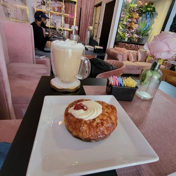 Casa De Flora Bar - Guava cronut - Coffee & Tea Near Me - Bloomfield, New Jersey