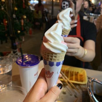 Haidilao Hotpot Flushing - Free Ice cream! - Hot Pot Near Me - Flushing, New York