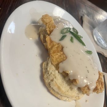 Spoke & Hub - Chicken and biscuits - Breakfast & Brunch Near Me - Baton Rouge, Louisiana