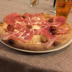 La Fortuna - Pizza con squacquerone, crudo e fichi