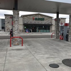 7-Eleven - Storefront photo.