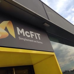 McFit - La Entrada (es que la gente se queda mirando cuando haces una foto...)