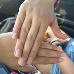 T H Nails & Spa