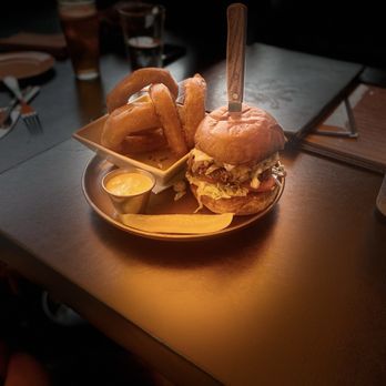 Morrison - Truffle burger and onion rings! - Gastropubs Near Me - Los Angeles, California Morrison - Truffle burger and onion rings! - Gastropubs Near Me - Los Angeles, California