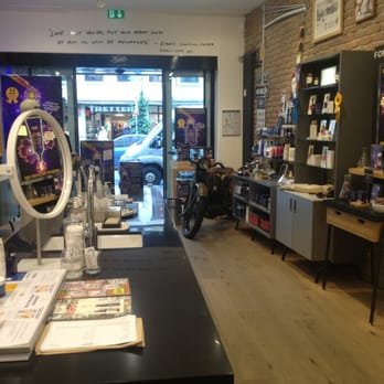 Kiehl's - Cosmetics & Beauty Supply Near Me - Munich, BY