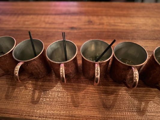 Blatt Beer & Table by null