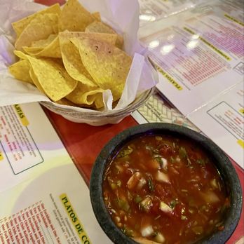 El Caporal Mexican Restaurant - complimentary chips and salsa - Mexican Near Me - Cle Elum, Washington El Caporal Mexican Restaurant - complimentary chips and salsa - Mexican Near Me - Cle Elum, Washington