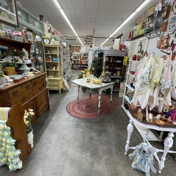 America's Antique Mall - Antiques Near Me - Melbourne, Florida