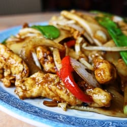 Jade Garden Restaurant - Red peppers put the fun in chicken chow fun.