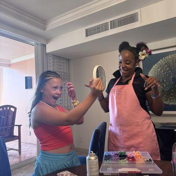 Aviella Aloha - Love her expression! Thank you for making my daughter's day! - Hair Extensions Near Me Aviella Aloha - Love her expression! Thank you for making my daughter's day! - Hair Extensions Near Me