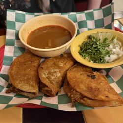 Los Bravos Mexican Restaurant - Quesabirria