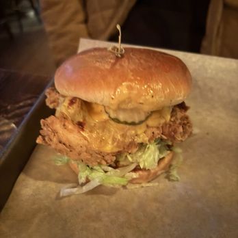 Kirkwood Bar - Crispy Chicken Sandwich - American Near Me - Chicago, Illinois