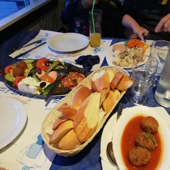 Grieks Restaurant Plato - Voorgerecht voor 2 personen, inktvisringen en gehaktballen. Zo, zooohoo lekker - Greek Near Me - Amsterdam, New Hampshire