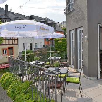 Cafe Winkelwerkstatt - Winkelwerkstatt hotel + café - Sonnenterrasse - Cafes Near Me - Kröv, RP Cafe Winkelwerkstatt - Winkelwerkstatt hotel + café - Sonnenterrasse - Cafes Near Me - Kröv, RP
