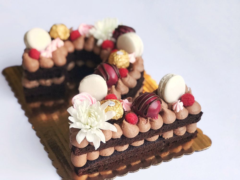 Bakes by Eileen Logo