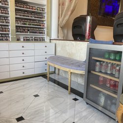 VSL nail spa - Waiting area