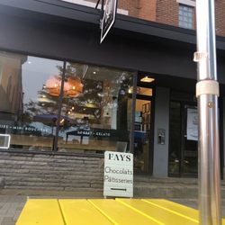 Blu - Store entrance