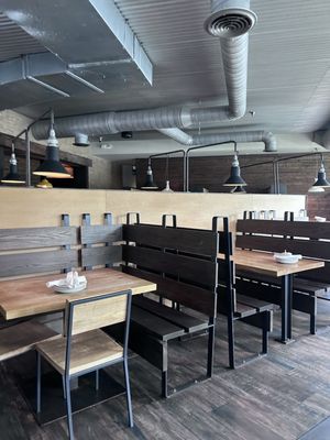 Howell's Kitchen and Bar by null