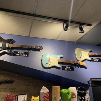 Buddy Guy's Legends - Memorabilia - Jazz & Blues Near Me - Chicago, Illinois