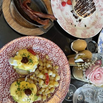 Little Hen - Avocado eggs Benedict, side of applewood bacon - Breakfast & Brunch Near Me - Miami, Florida