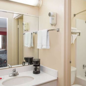 Knights Inn Grenada - bath - Hotels Near Me - Grenada, Mississippi Knights Inn Grenada - bath - Hotels Near Me - Grenada, Mississippi