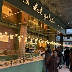 Anita La Mamma Del Gelato - Inside decor