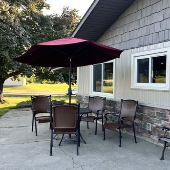 10th Hole Grille - the outside of the restaurant - Pubs Near Me - Jerome, Michigan