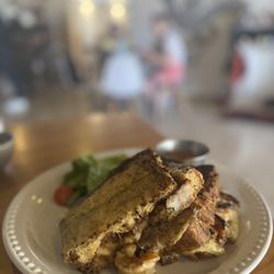 Jolly - Grilled cheese sandwich - Brioche, cheddar, bacon jam, tomato dipping sauce, salad, garlic shrimp