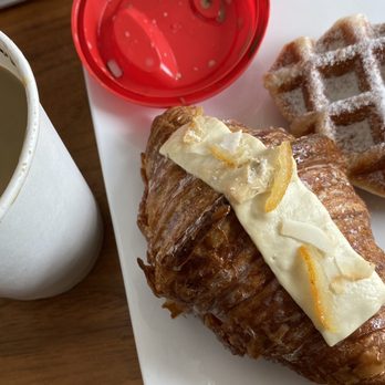 Little Pebbles - hojicha latte, yuzu coconut crossiant, classic croffle - Desserts Near Me - Toronto, Ontario Little Pebbles - hojicha latte, yuzu coconut crossiant, classic croffle - Desserts Near Me - Toronto, Ontario