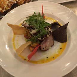 Tuna steak nachos