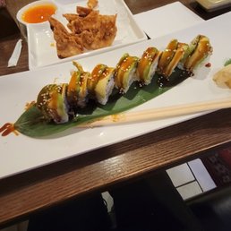 Bruce's Signature Roll and Crab wontons