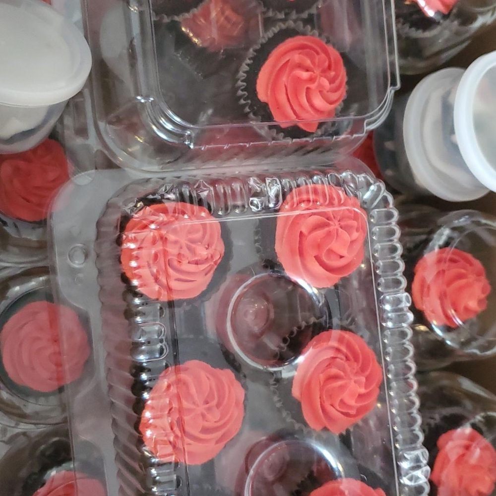 Sweet Life Cupcakes - Individually packaged cupcakes on the bottom, the extras are on top in the same container. - Cupcakes Near Me Sweet Life Cupcakes - Individually packaged cupcakes on the bottom, the extras are on top in the same container. - Cupcakes Near Me