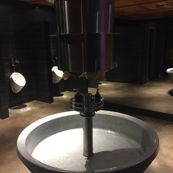 Parcheggio - Funky washroom - Italian Near Me - Toronto, Ontario Parcheggio - Funky washroom - Italian Near Me - Toronto, Ontario