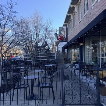 Comet Coffee - Outdoor patio - Coffee & Tea Near Me - St. Louis, Missouri