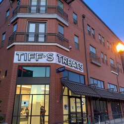 Tiff's Treats - Outside