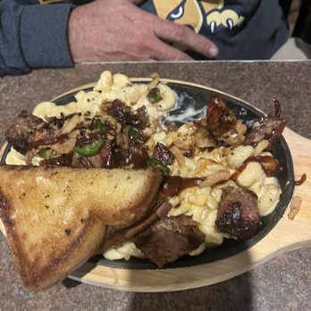 Dock 633 - Brisket Mac and cheese - Bars Near Me - Lake Placid, Florida