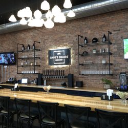 Bagg's Square Brewing Company - Bar area
