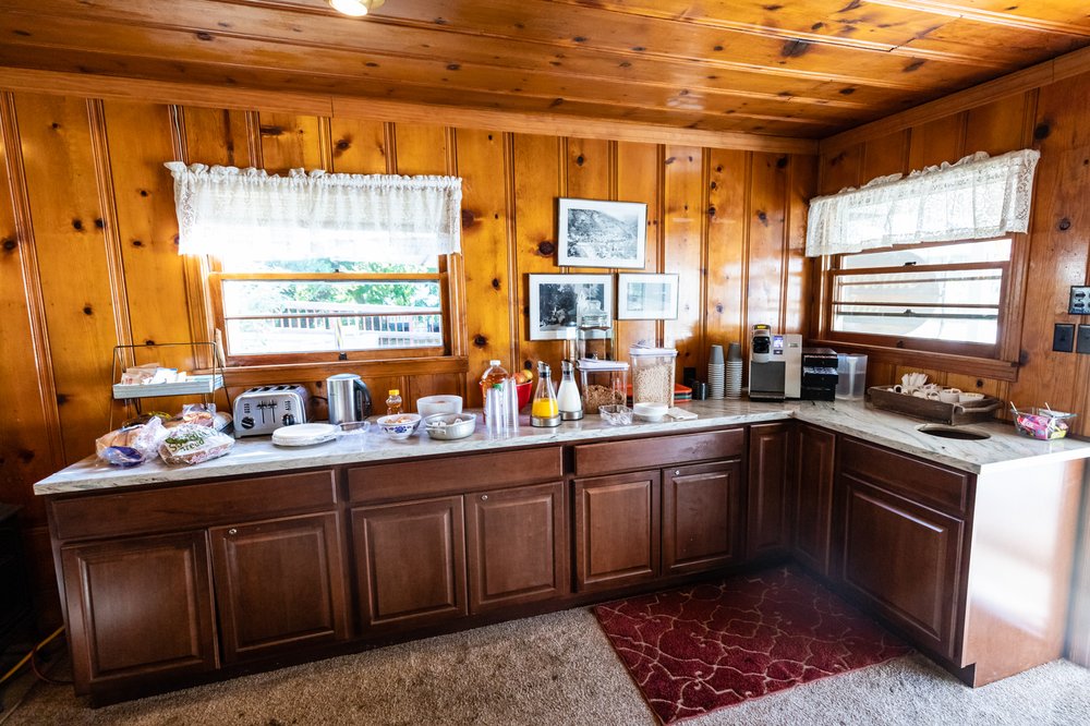 RIVERSIDE MOUNTAIN LODGE 52 Photos & 47 Reviews 206 Commercial St