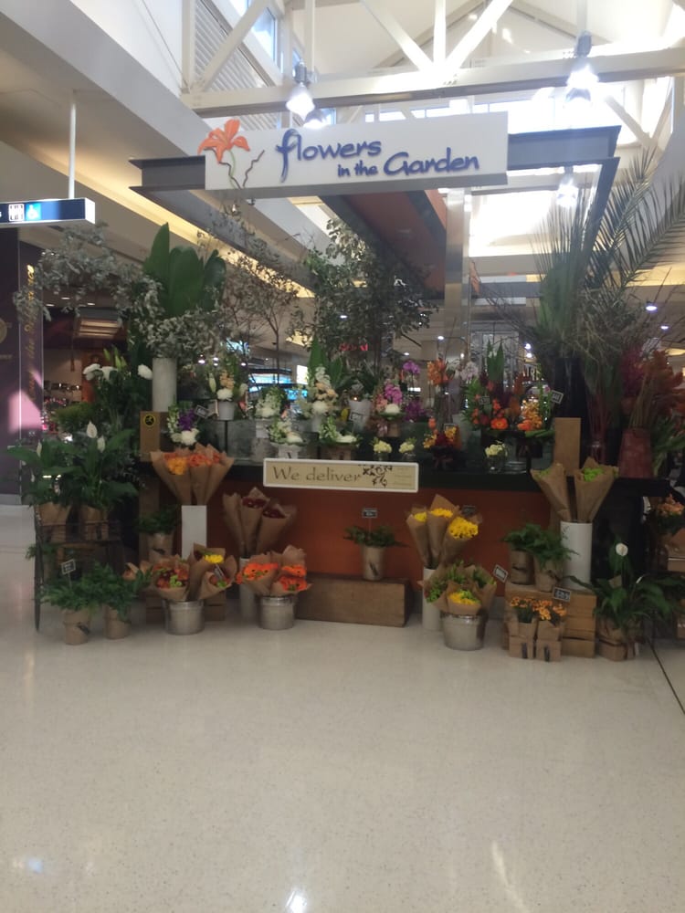 FLOWERS IN THE GARDEN Updated May 2024 28 Riseley St, Booragoon