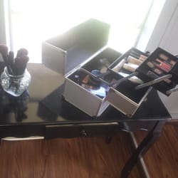 Vonore Beauty Shop - Cute little makeup station