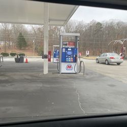 The Market at Lake Monticello - They change ownership of pumps to marathon from Exxon.