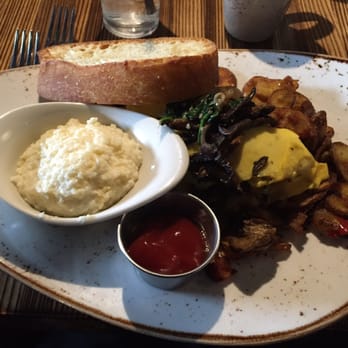 Breakneck Tavern - Omelet and grits - Bars Near Me - Mars, Pennsylvania