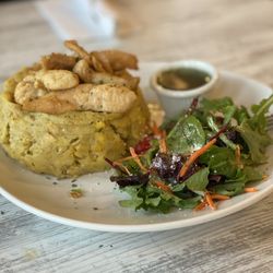 Las Casitas Latin Restaurant - Mofongo relleno con pollo