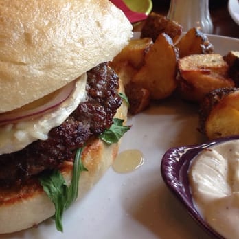 Stubenhocker - Ziegenkäse-Burger, selbstgemachte Kartoffelecken mit sour cream! Köstlich!! - Dive Bars Near Me - Fürth, BY Stubenhocker - Ziegenkäse-Burger, selbstgemachte Kartoffelecken mit sour cream! Köstlich!! - Dive Bars Near Me - Fürth, BY